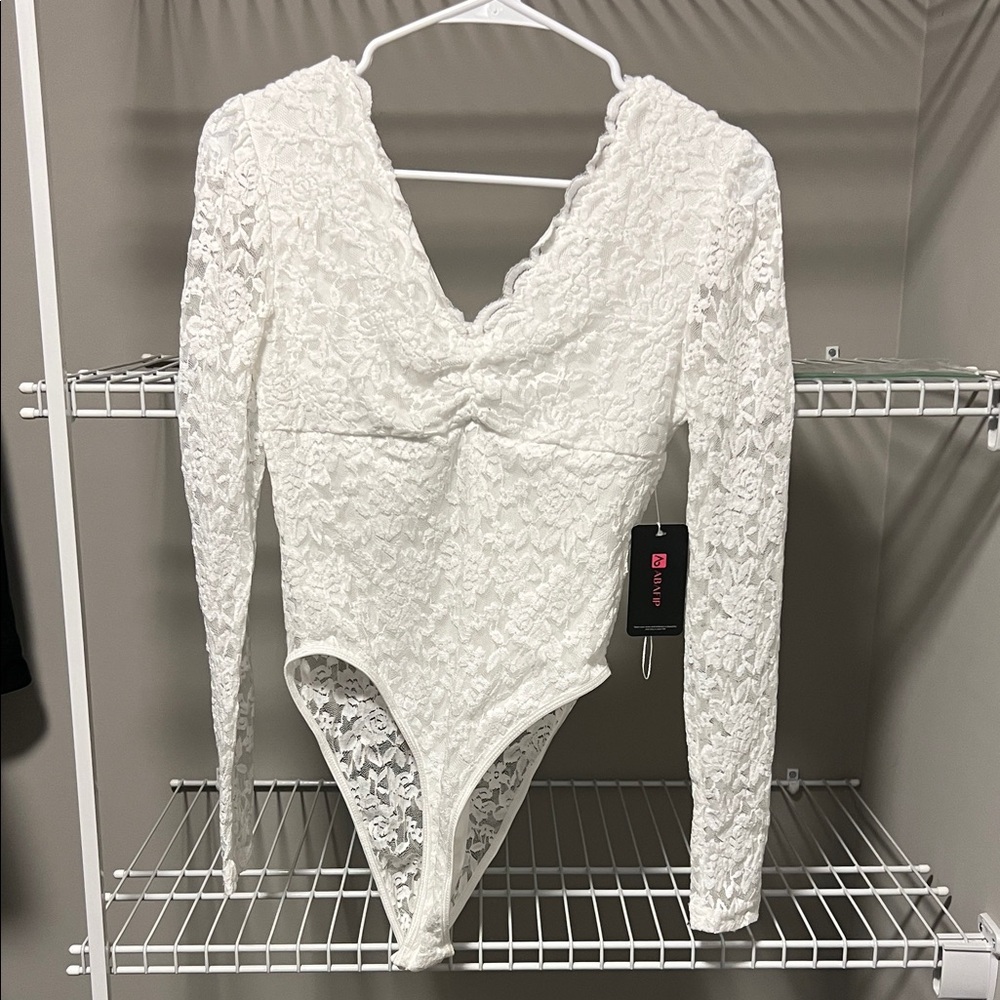 NWT * Elegant White Lace Bodysuit Size Small